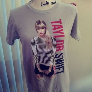 Taylor Swift the Red tour concert tee shirt